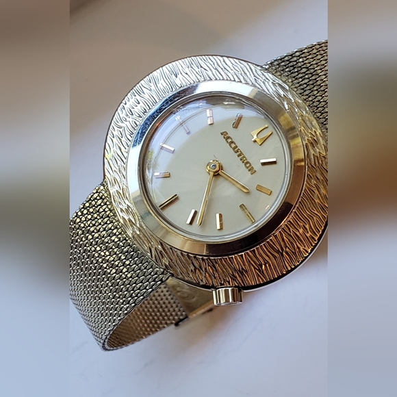 Bulova Accutron, rare find, Vintage  10K G.F. Tuning Fork Ladies Watch - Picture 12 of 16